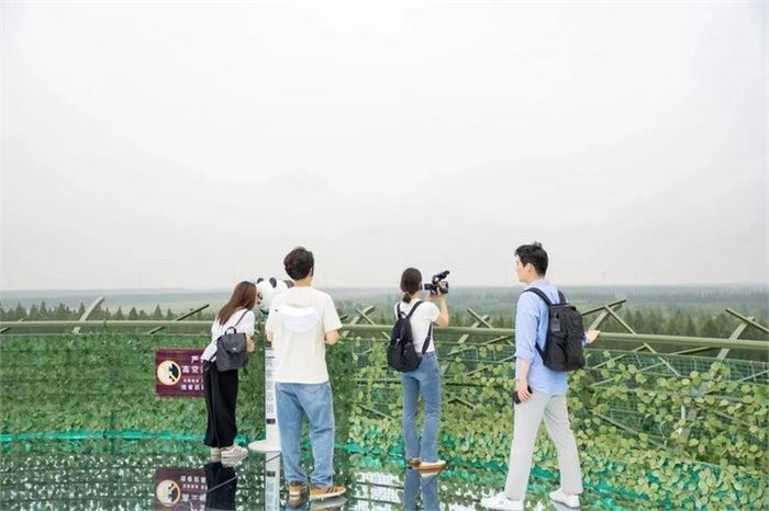 지난달 28일 옌청 둥타이 황하이삼림공원을 찾은 한국언론진흥재단 대표단 일행. (옌청시위원회 선전부 제공)