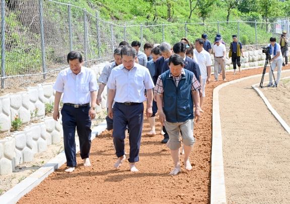 군위군 장군2리, 마을만들기사업 황톳길 준공식 가져